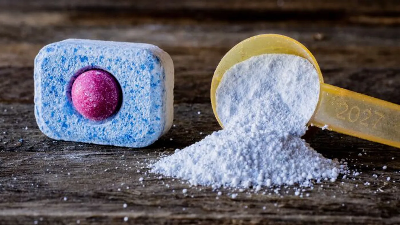 Mártsd langyos vízbe a mosogatógép-tablettát, eszméletlen ez a trükk