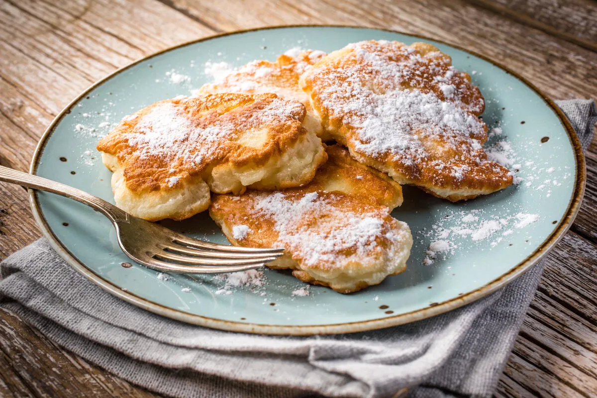 Almás palacsinta Sweet,Pancakes,Made,Of,Apple,,Milk,And,Flour.