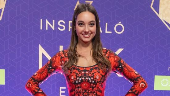 „Gyönyörű vagy, mint mindig!” - Hunyadi Donatella igéző szemei mindenkit rabul ejtenek
