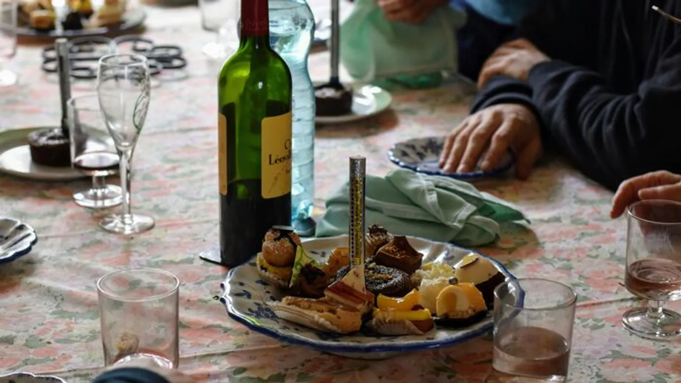 Vérig sértette az anyuka fia barátnőjét a vacsoraasztalnál