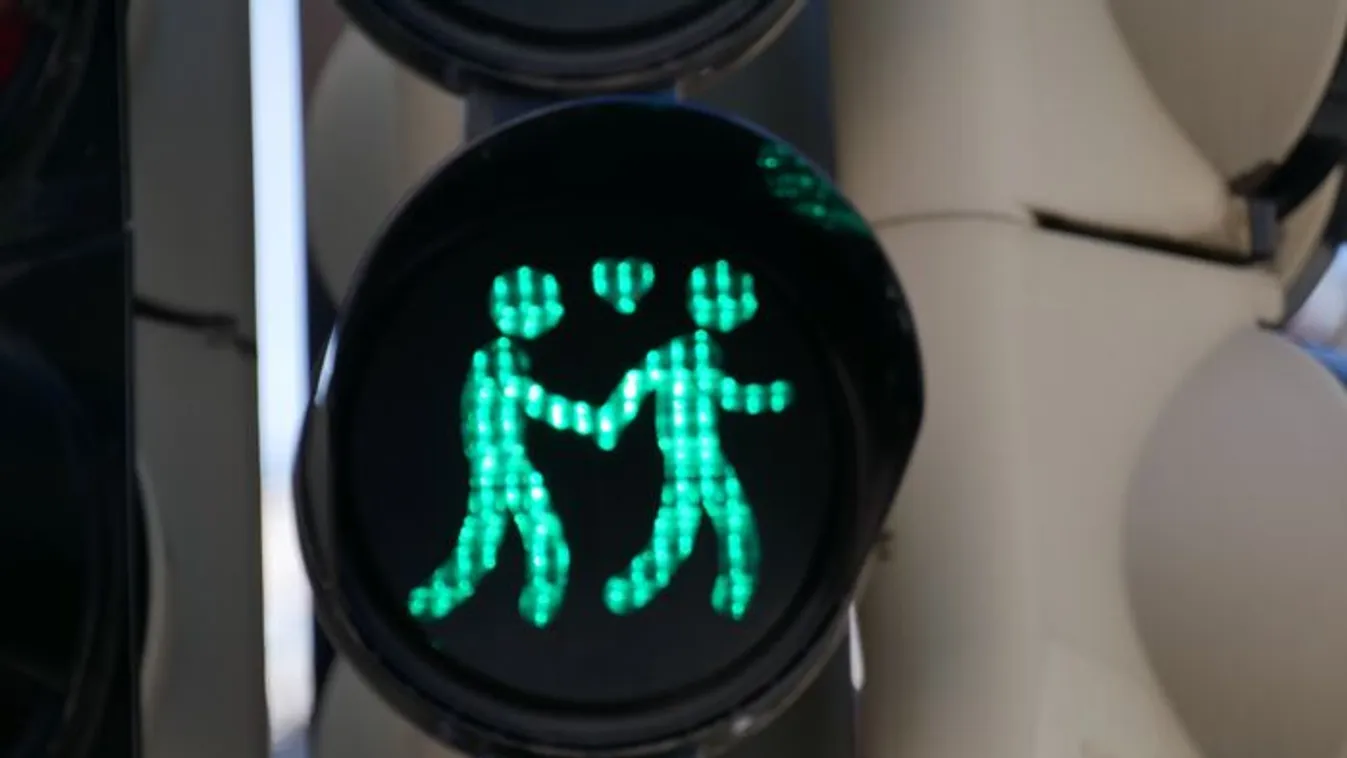 Leszbikus párok és meleg férfiak a közlekedési jelzőlámpákon