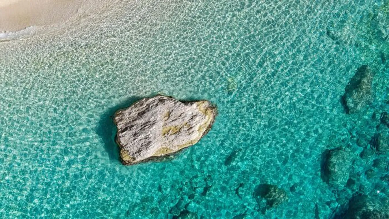 "Sziklának" hitte a hátborzongató rejtélyes időkaput