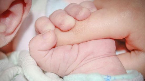 Megérkeztek az első fotók Fehér Balázs kisfiáról