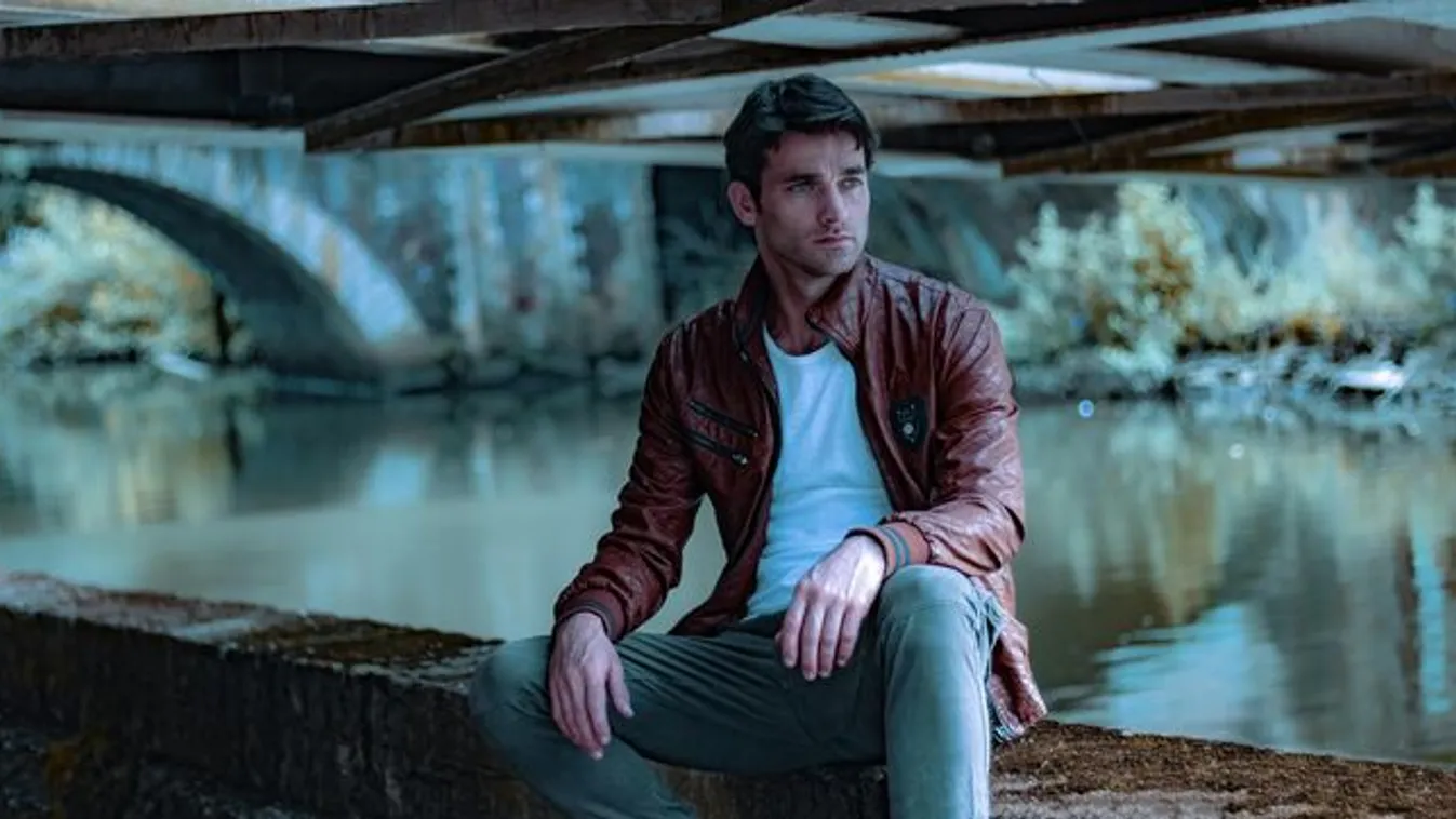 "A csajom apró bikiniben ugrált és lefeküdt a vőlegénnyel és a tanújával is a közös nyaralásunkon"