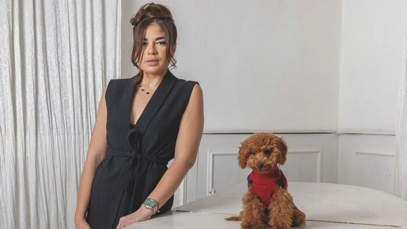 Gáspár Evelin válláról csak úgy csúszik le a feszülős ruha