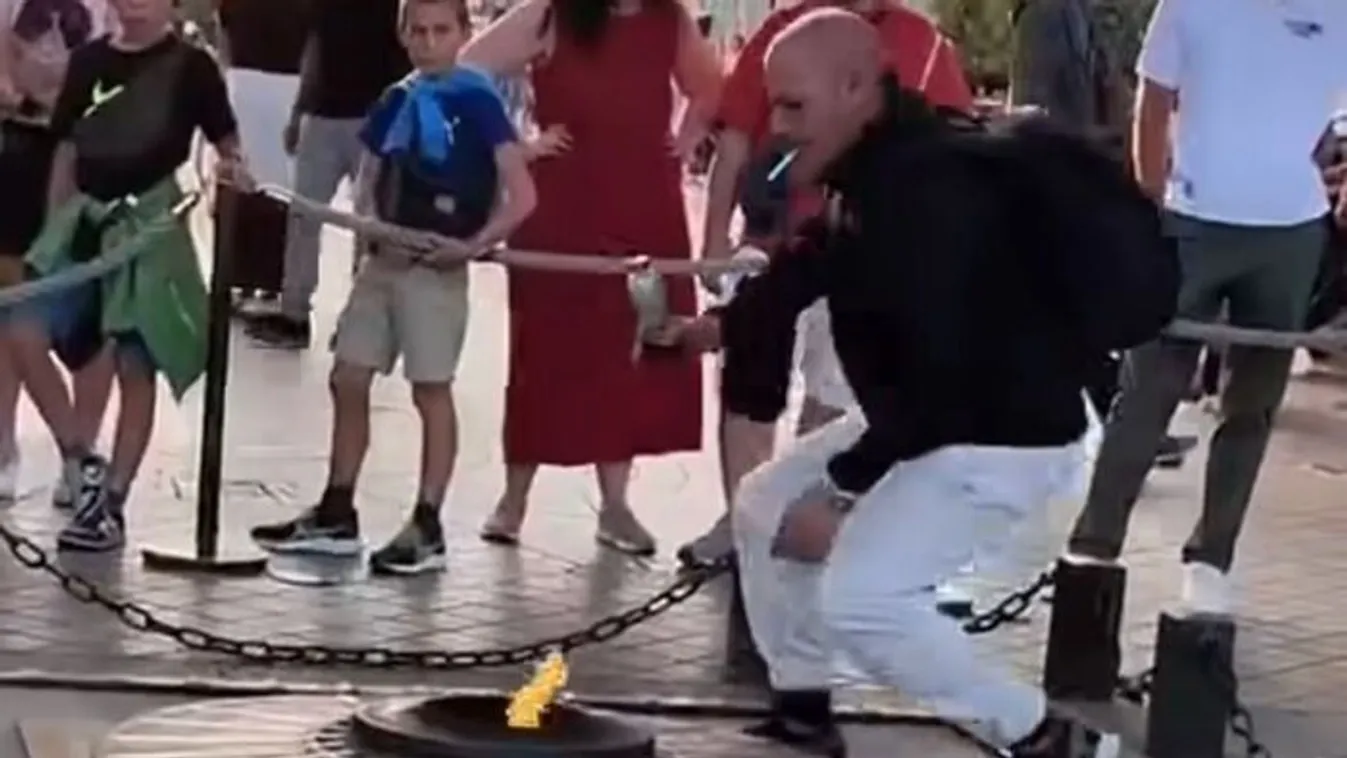 Az Ismeretlen katona sírján gyújtott cigire egy migráns