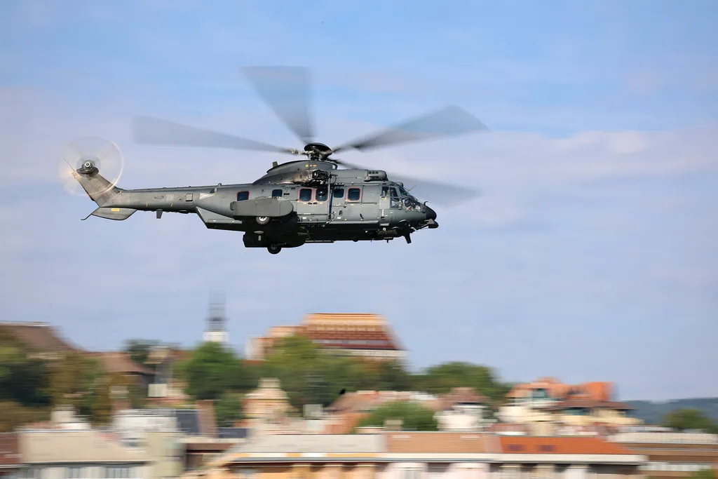  Repülőshow a Duna felett Légiparádé