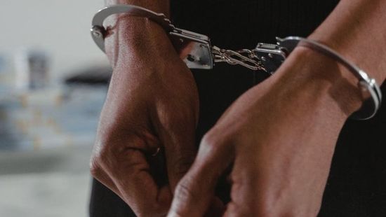 Hatgyermekes anyát ölt meg egy szökésben lévő csavargó – attól félt, elárulják rejtekhelyét, most 25 évre börtönbe került