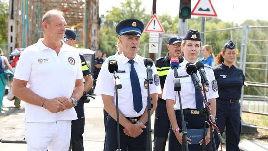 Civil ruhában vegyülnek el a bulizók között a rendőrök a Szigeten