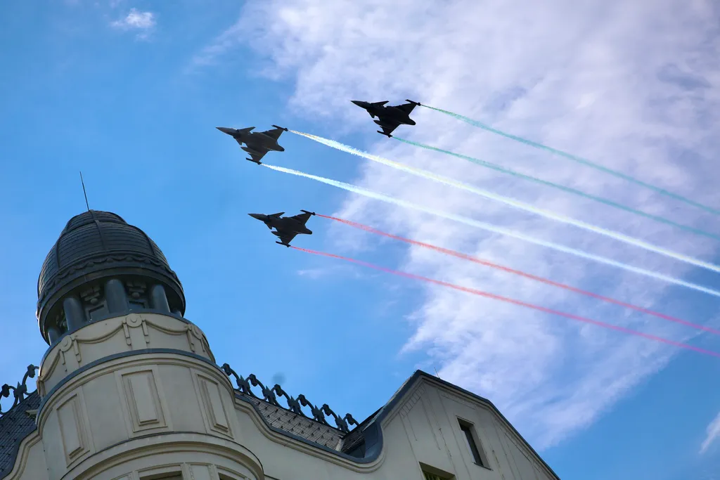  Repülőshow a Duna felett Légiparádé