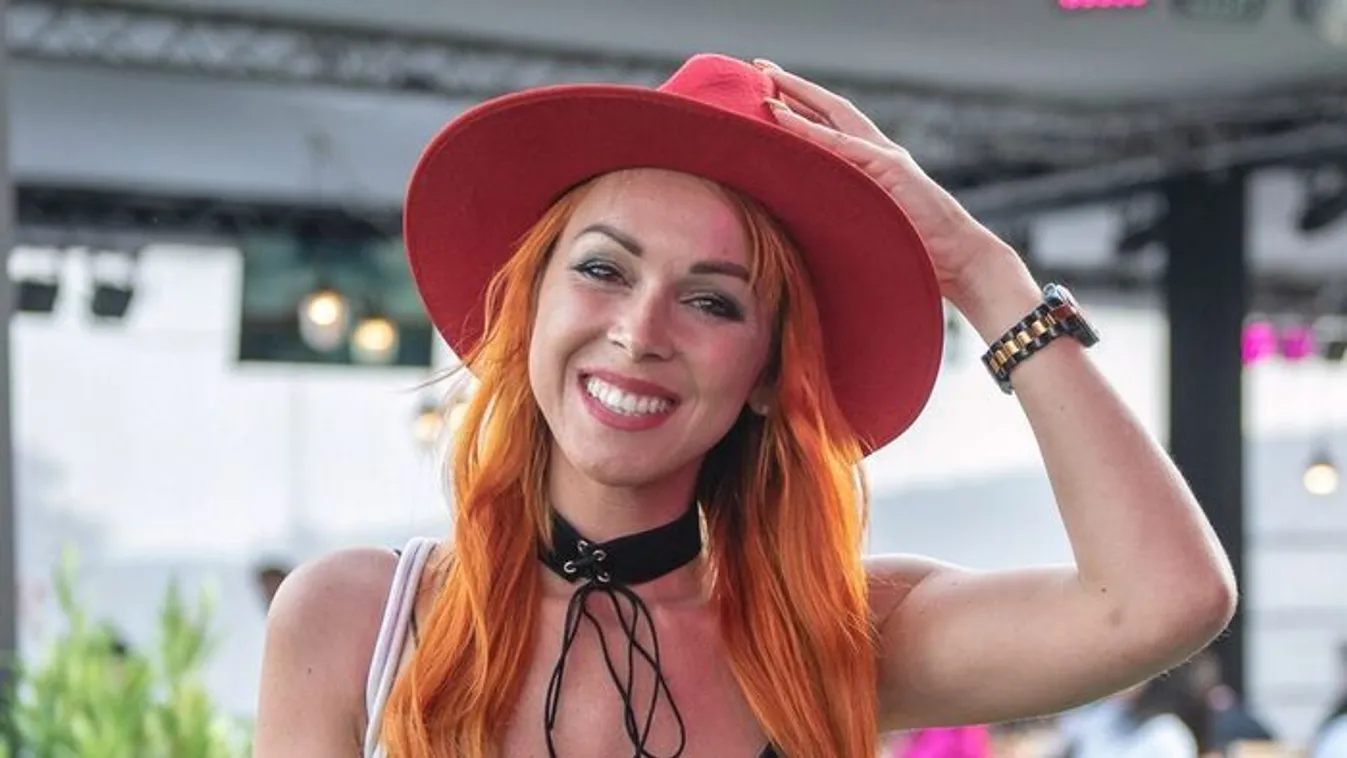 VV Seherezádé megmutatta mindössze pár napos kisfiát