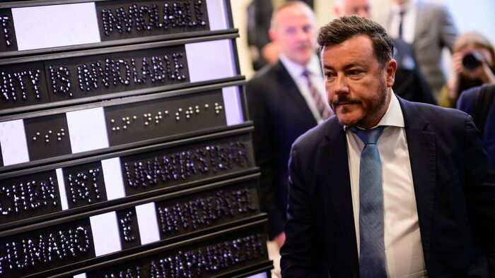 Elárverezik a bukott magyar származású milliárdos dolgait