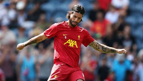 Riadalom Szoboszlaiéknál, evakuálni kellett a nézőket Liverpoolban