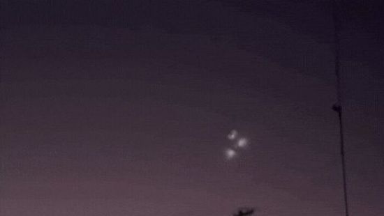 „Három UFO vagy egy nagy csillaghajó”  - Sokkot kaptak a lakosok - Videó