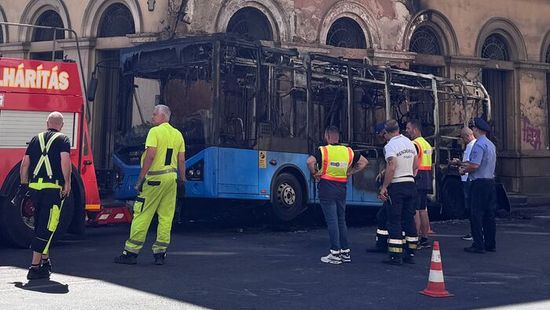Mi folyik itt?! Újabb busz gyulladt ki Budapesten – Videó