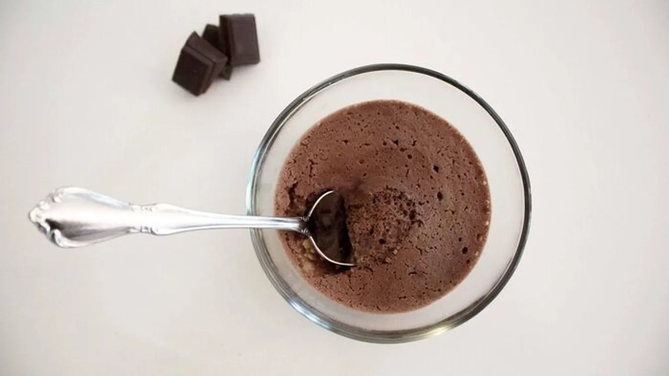 Csak 2 összetevő kell ehhez a csokis-krémes desszerthez