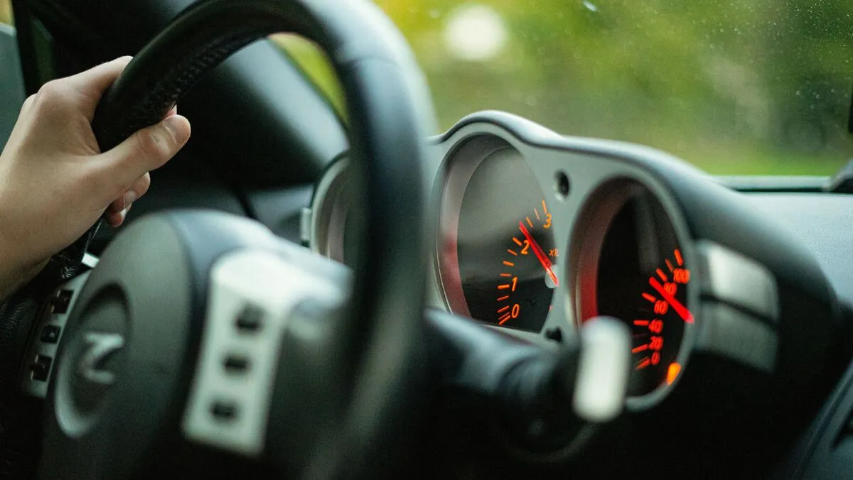 Egy fiatal gyors reakciója mentette meg családját a súlyos autóbalesettől. 