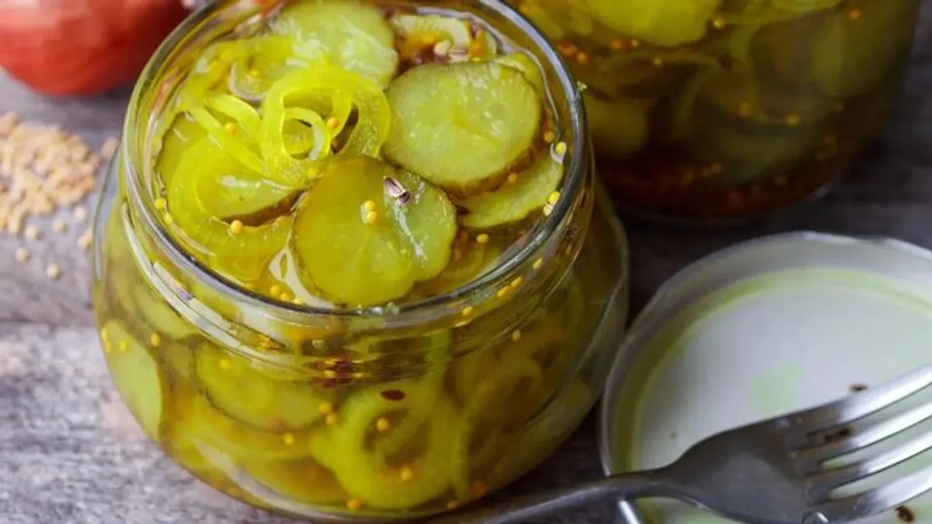 A svéd uborkasaláta mindent visz, így tudod eltenni télire