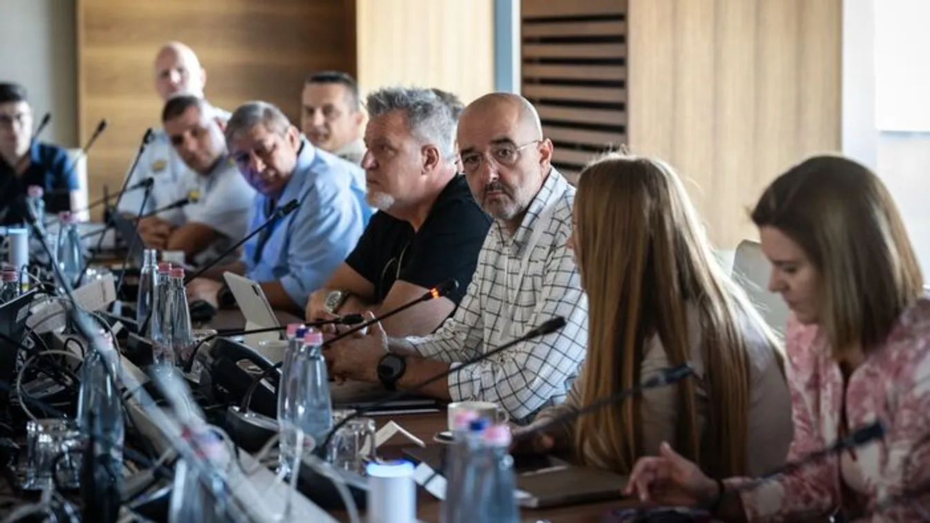 Augusztus 20. - megkezdte működését az operatív törzs