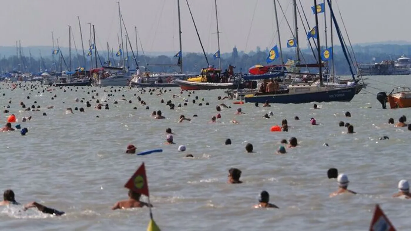 Most már biztos: ezrek ússzák át a Balatont a hétvégén