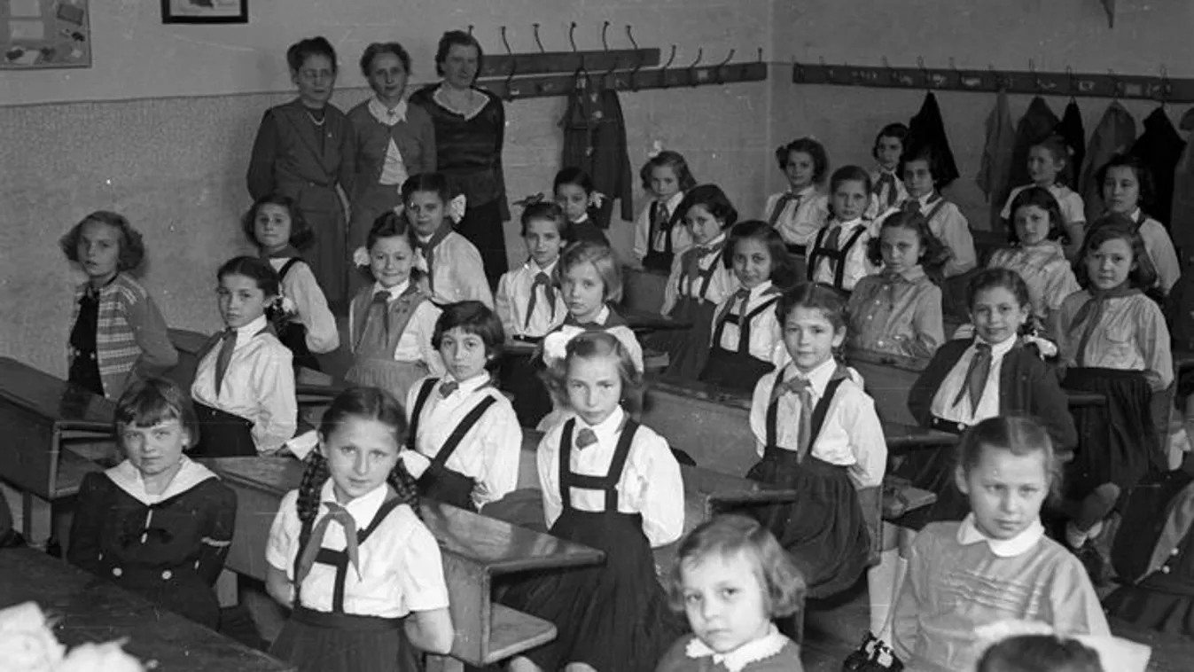 Palatábla, palavessző – képeken, hogy indult az iskola régen