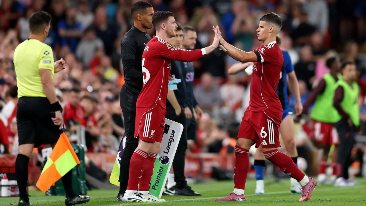 Kerkezt (jobbra) Robertson váltotta, majd négy perc múlva utóbbi hibázott a Liverpool első kapott góljánál