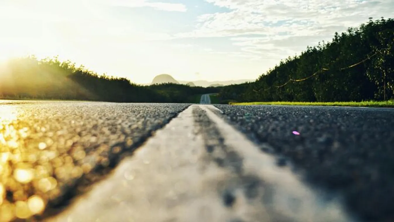 Létezik egy út, amely kétszer tűnik el egy nap alatt!