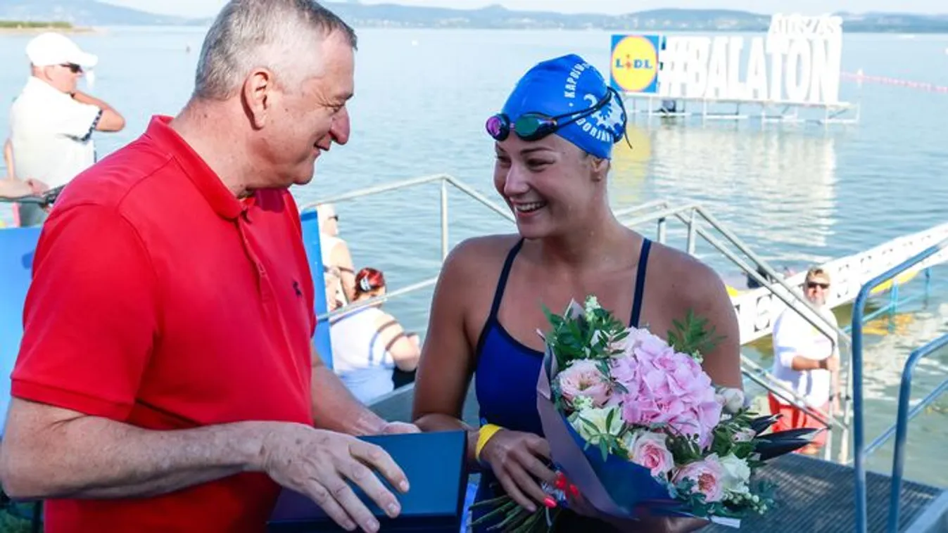 Több mint tízezren teljesítették a Balaton-átúszást