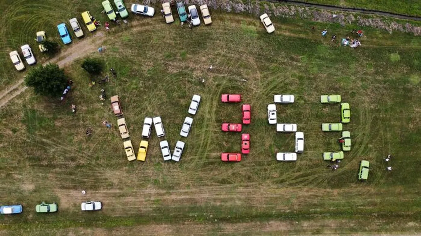 Gyurika a legfiatalabb veteránautó építő