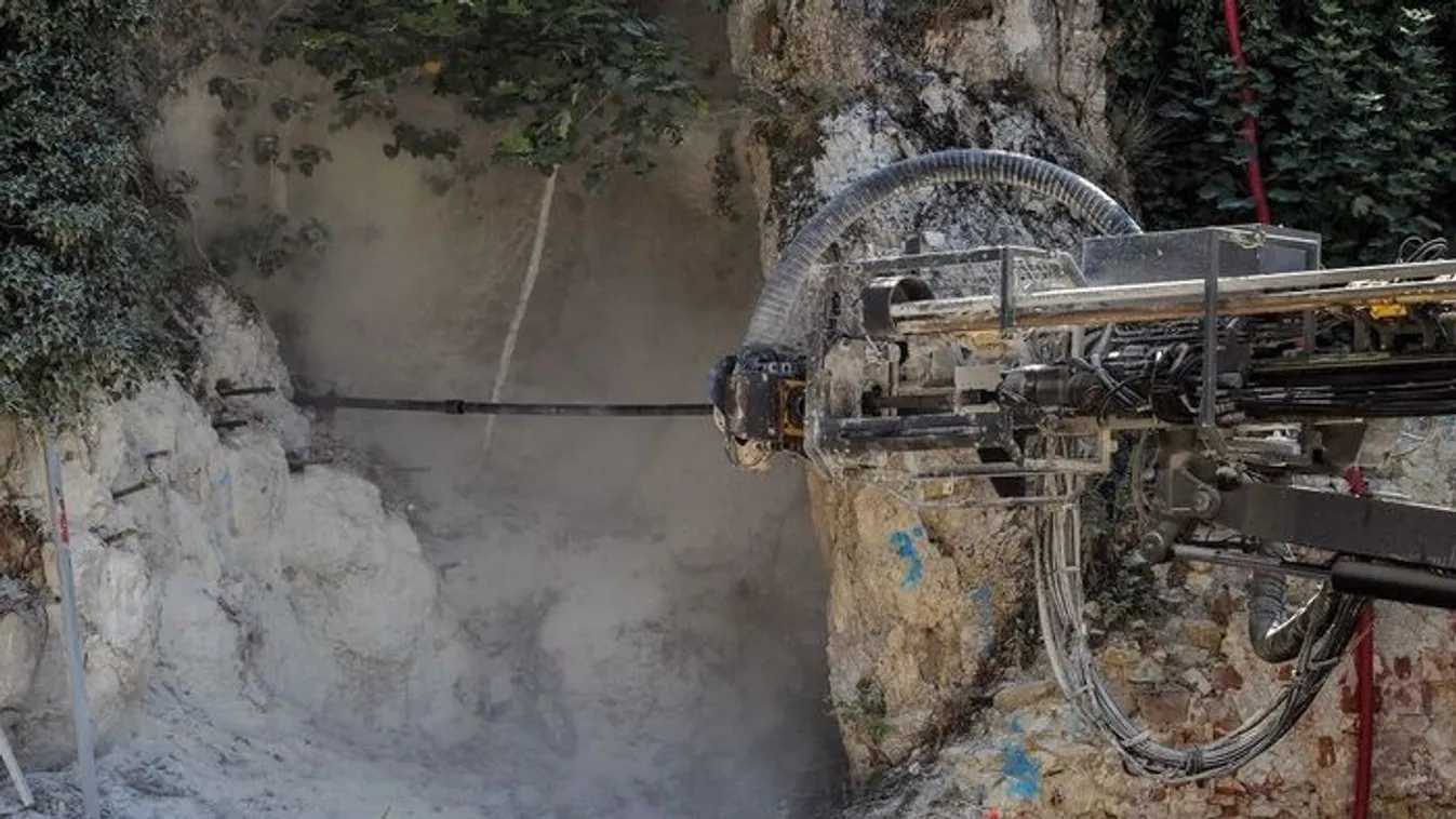 Ilyet még nem láttál: lift épül a veszprémi várhegy belsejéb