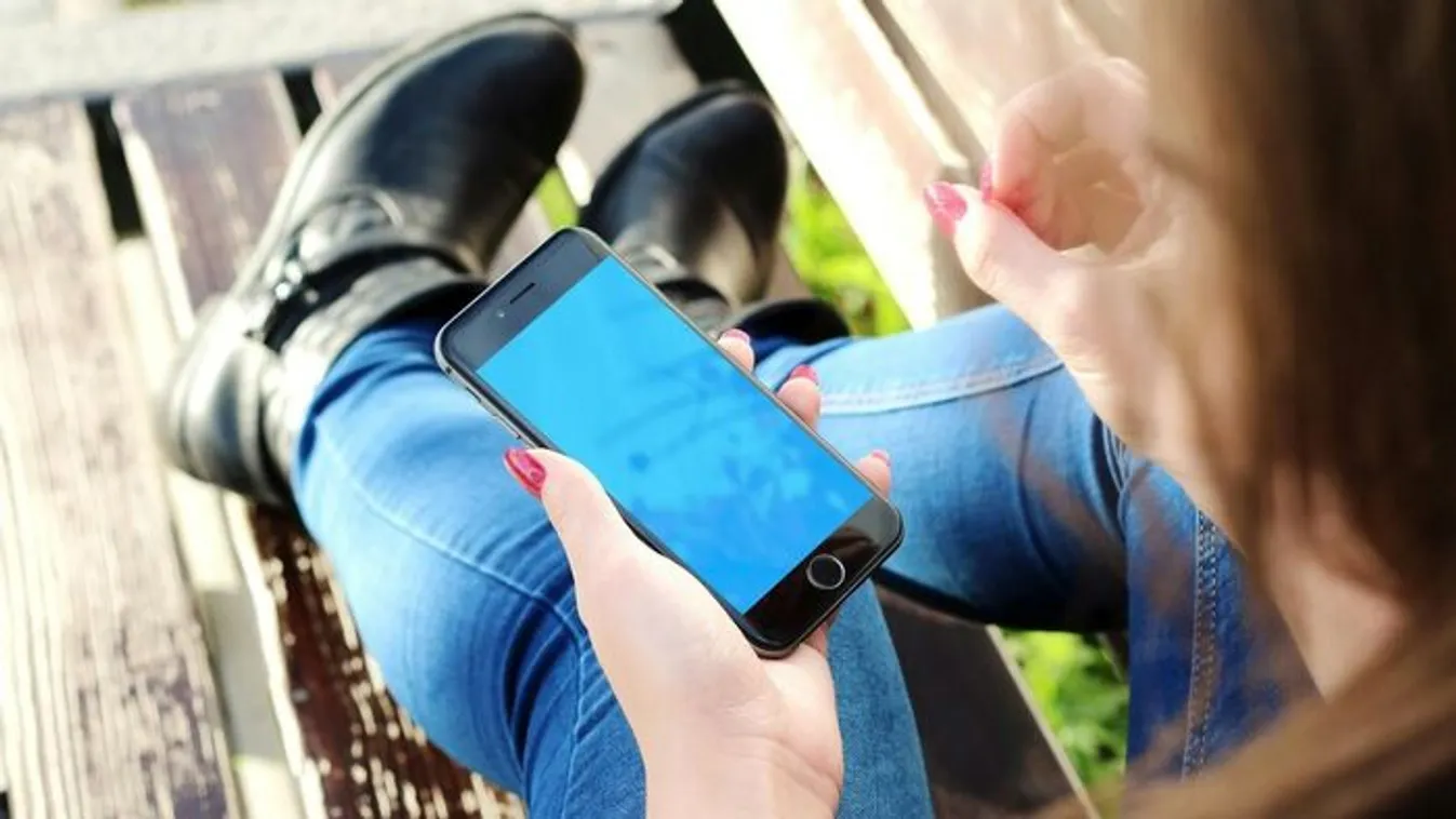 Egy kutatás szerint ennyi idősnek kell lenni a mobilozáshoz!
