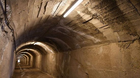 Megdöbbentő építményre bukkant a kertfelújításba kezdett pár