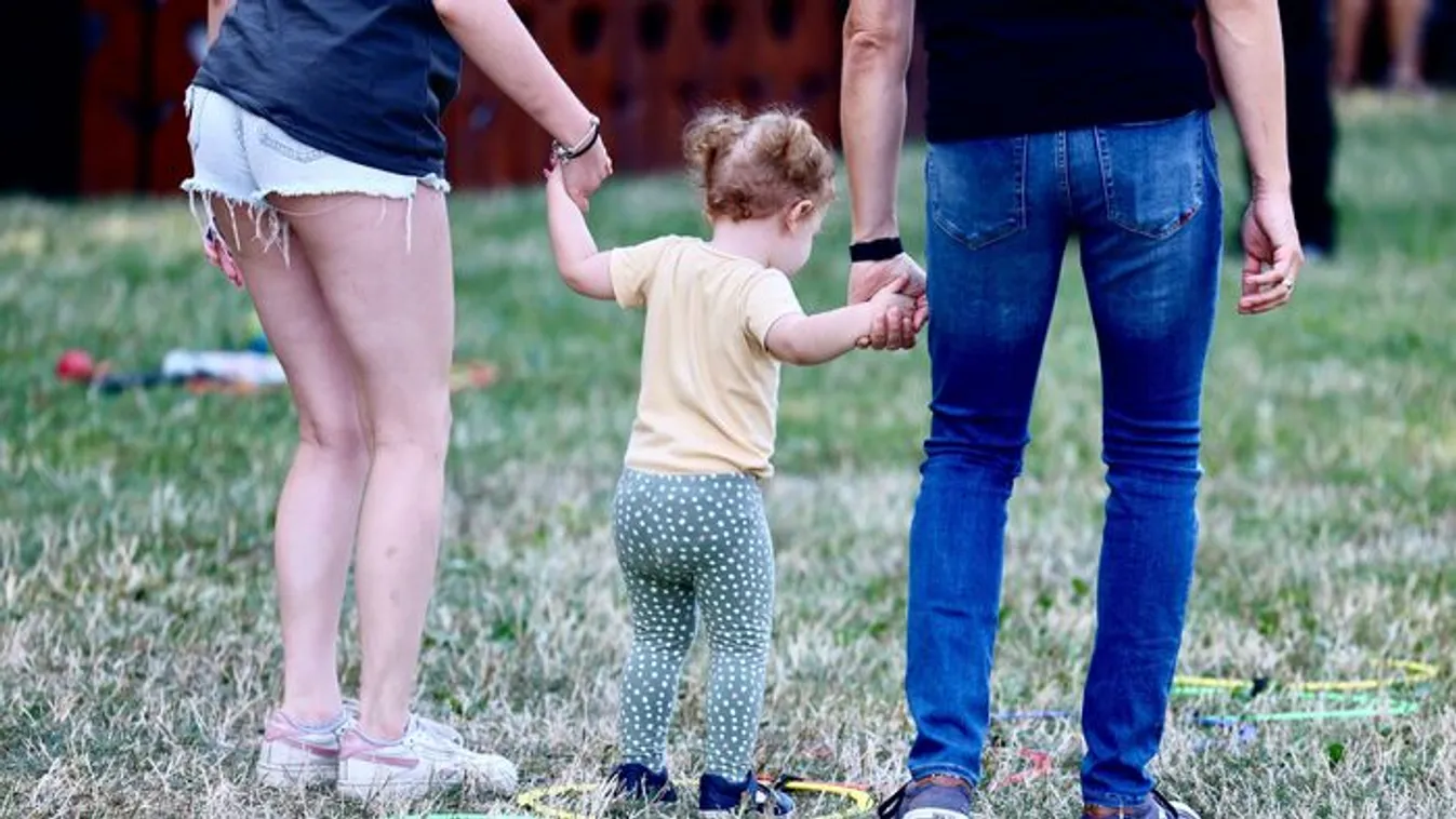 Családi pótlék, GYES és GYET már augusztusban, iskola előtt