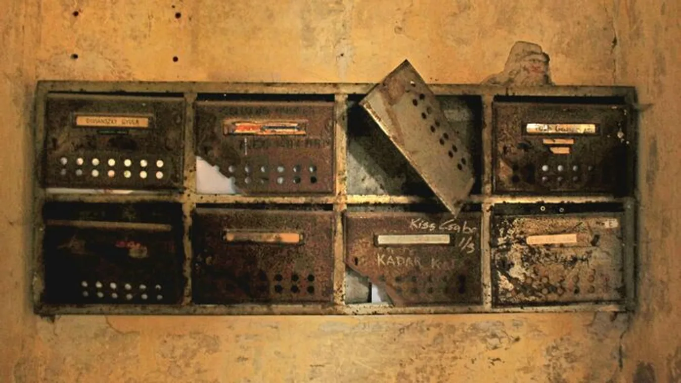 Rejtélyesen tűntek el egy városi bérház lakói