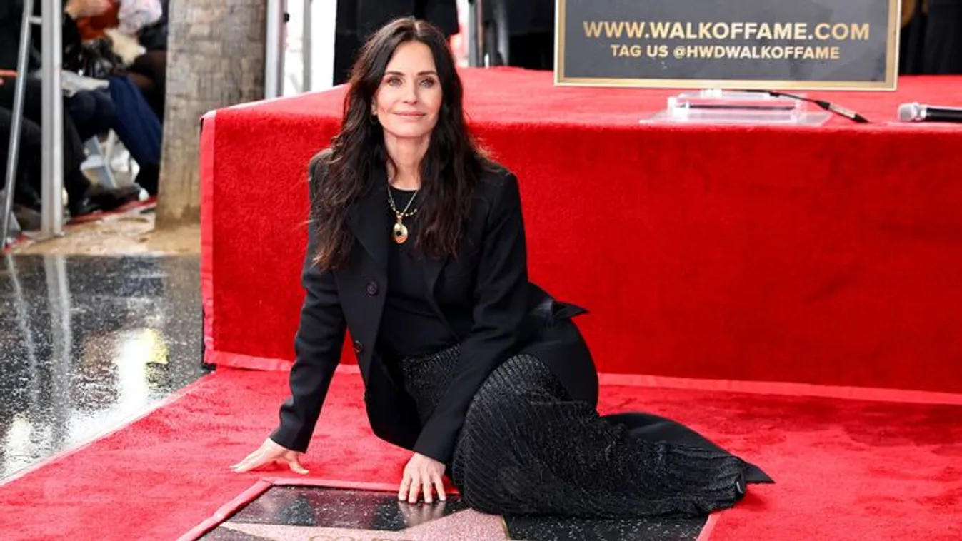 Kutyái mellett támadták meg a Sikoly-filmek sztárját – Videó