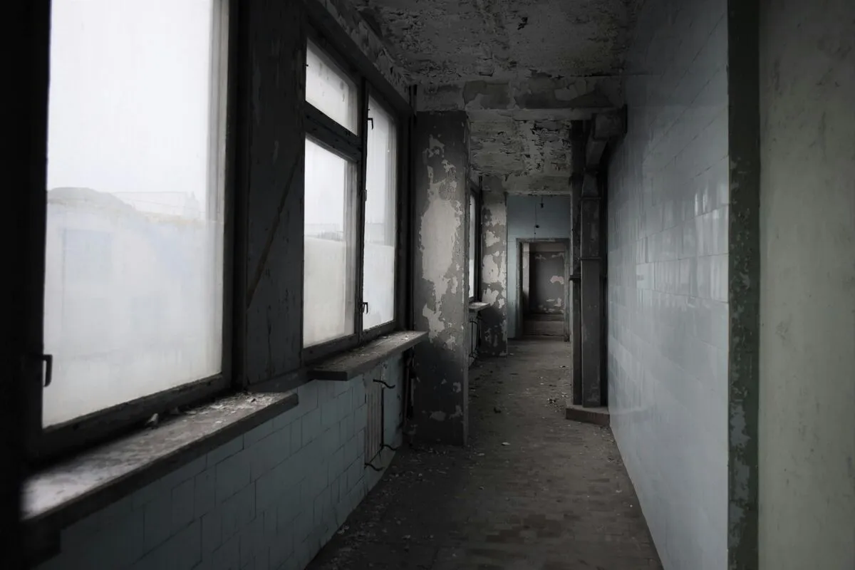 Rémisztő felfedezés egy elhagyott temetkezési irodába