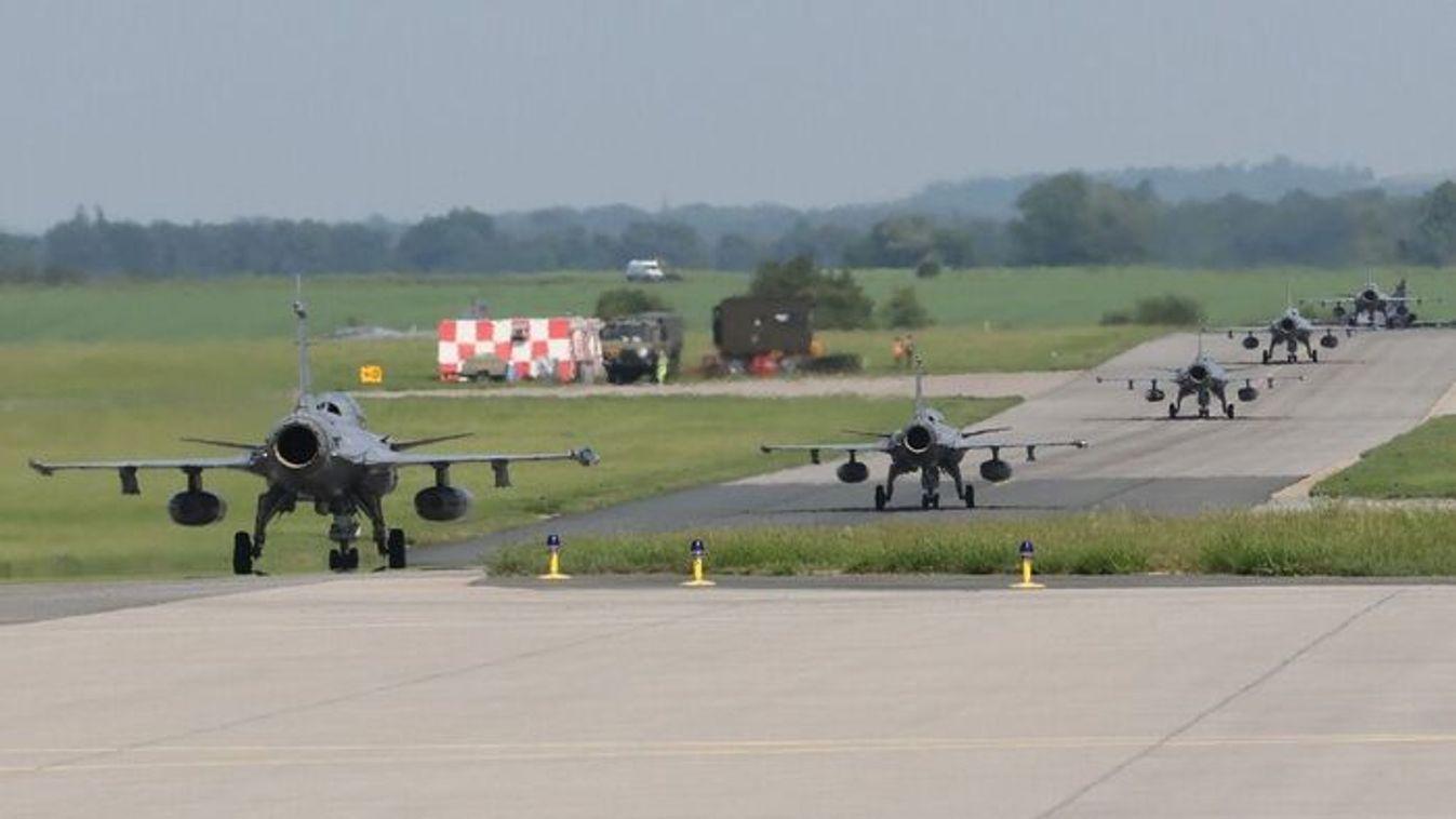 Működésképtelen repülőgépekből, használhatatlan alkatrészeket tulajdonítottak el a kecskeméti repülőtérről