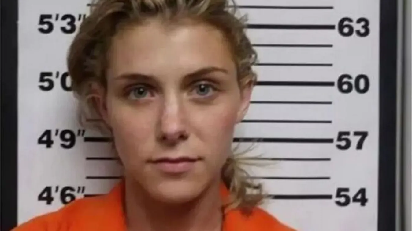 Tanár-diák szex: önkielégítést végzett a szőke tanárnő, diákjának küldte a felvételt