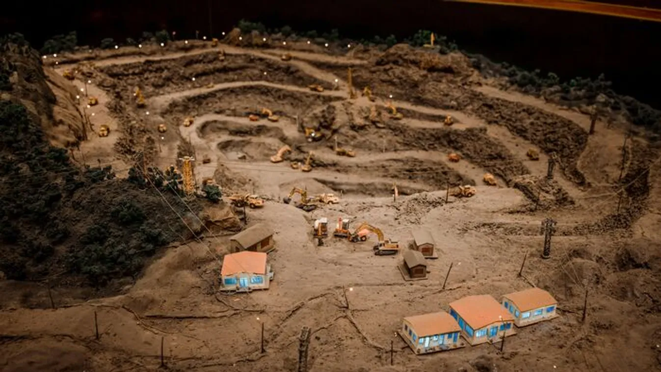 Kőfej gurult az ásatáson a diák lábához