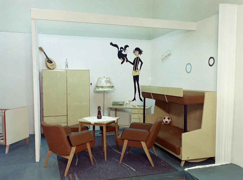 1970 – gyerekszoba Mézga-család hangulattal