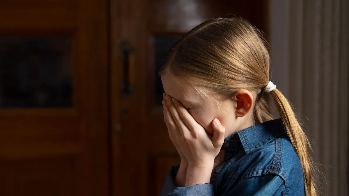 alt=A bébiszitter súlyos vádakkal néz szembe a rábízott gyermek bántalmazása ügyében