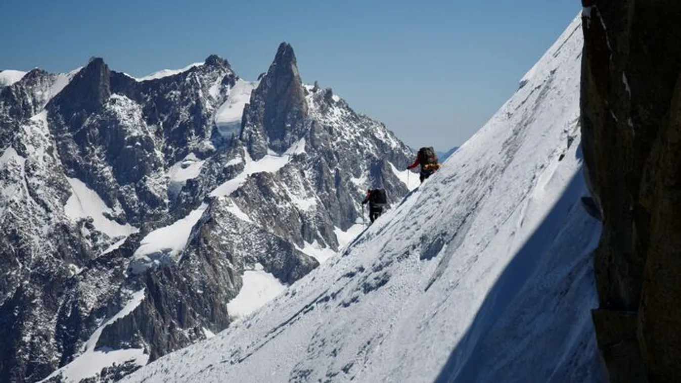 Törött lábbal rekedt a hegyen, feladták a keresését
