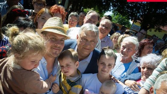 Orbán Viktor: A célunk, hogy Magyarországon, aki gyermeket vállal, anyagilag is járjon jobban!