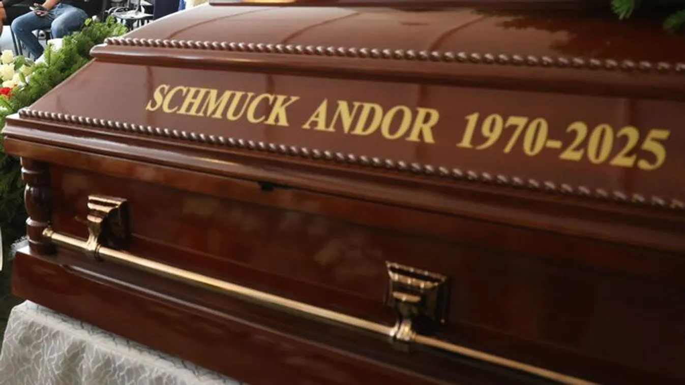 Schmuck Andor szerelme is részt vett a temetésen – Fotó