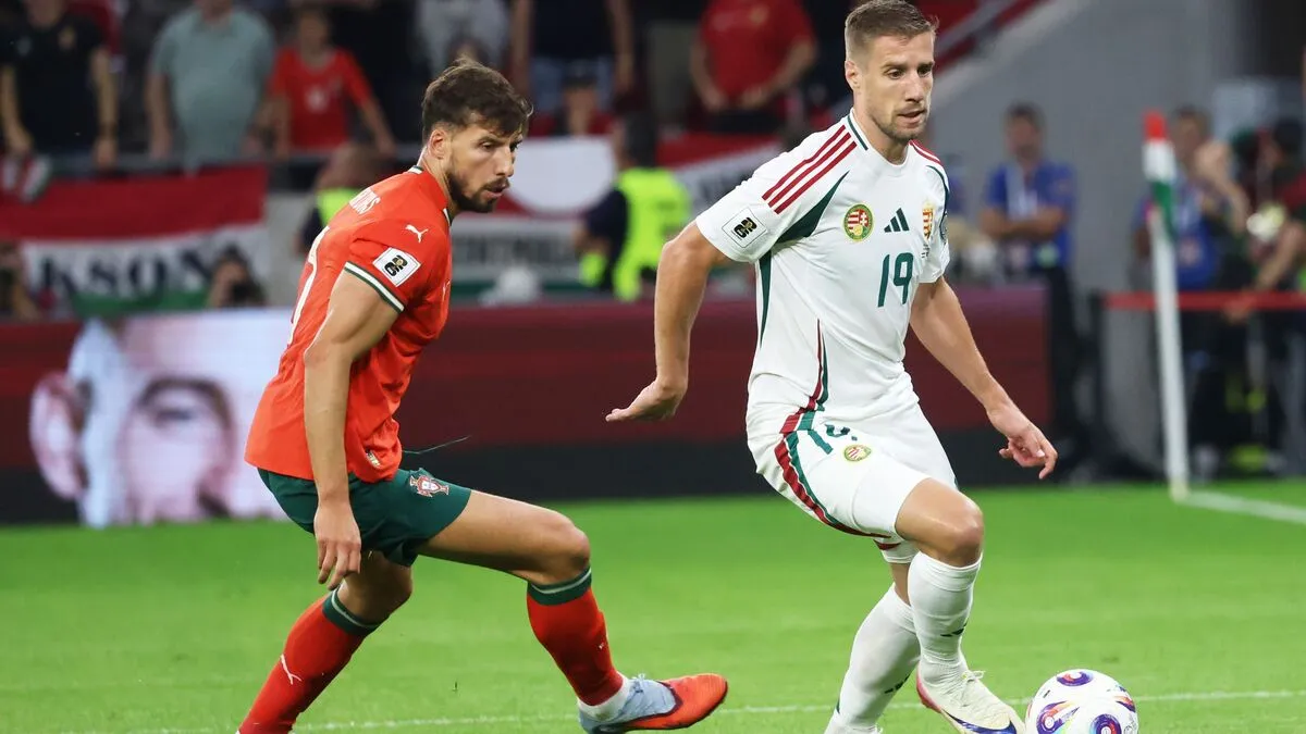 A Fradi játékosa, Varga Barnabás, ahogy a labdát vezeti