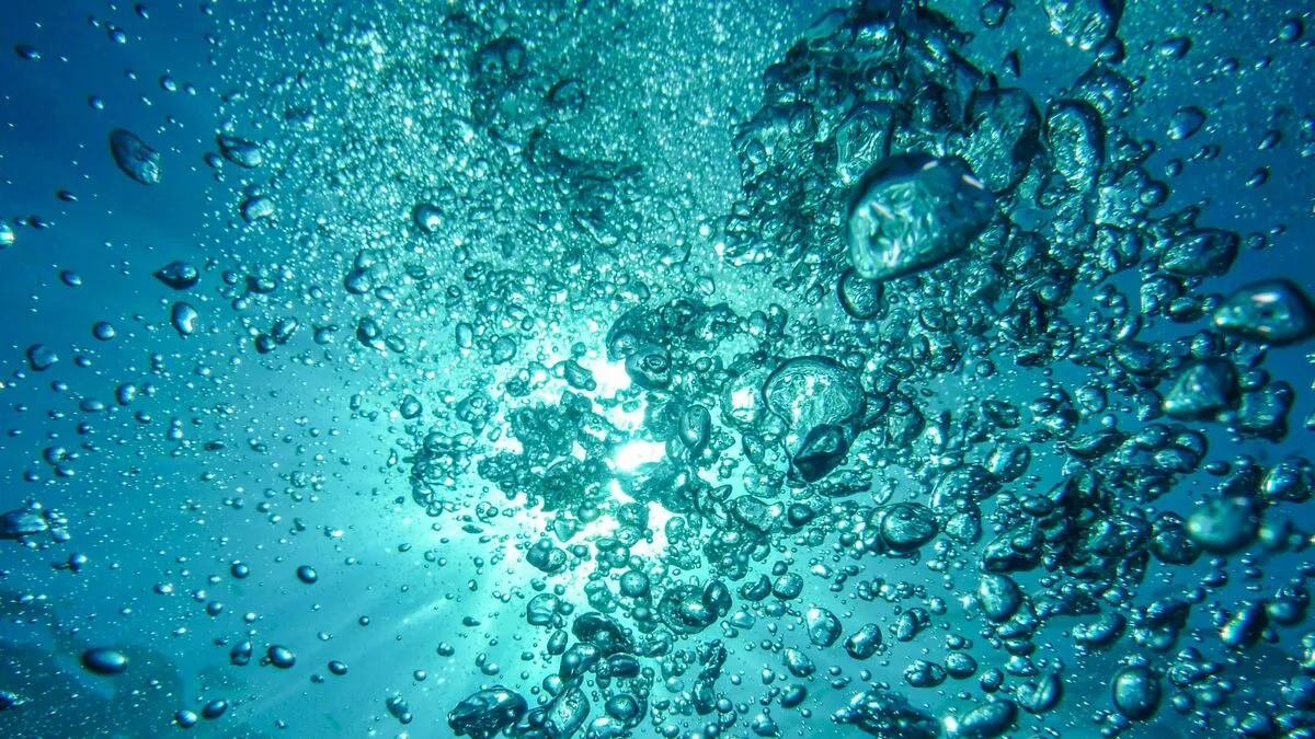 alt=Egy nő állítja, hogy a bőre nem bírja a vizet, mert elviselhetetlen kiütéseket kap tőle 