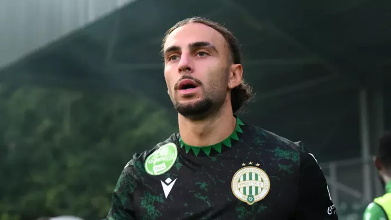 A Fradi sztárja félmeztelenül pózolt Kárpáti Rebekával