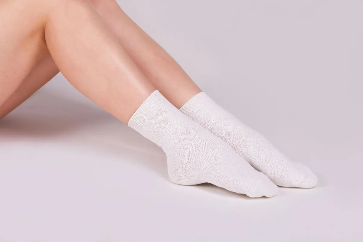 Zokni fehérítése: a szódabikarbónás áztatás visszaadja az eredeti színt.