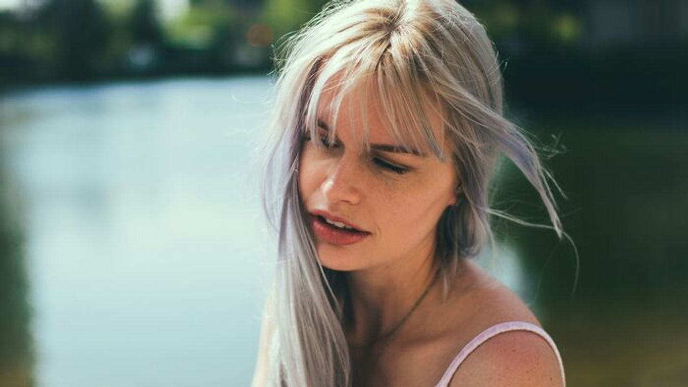 Egy kínai színésznő fedte fel az ősz hajszálak ellenszerét