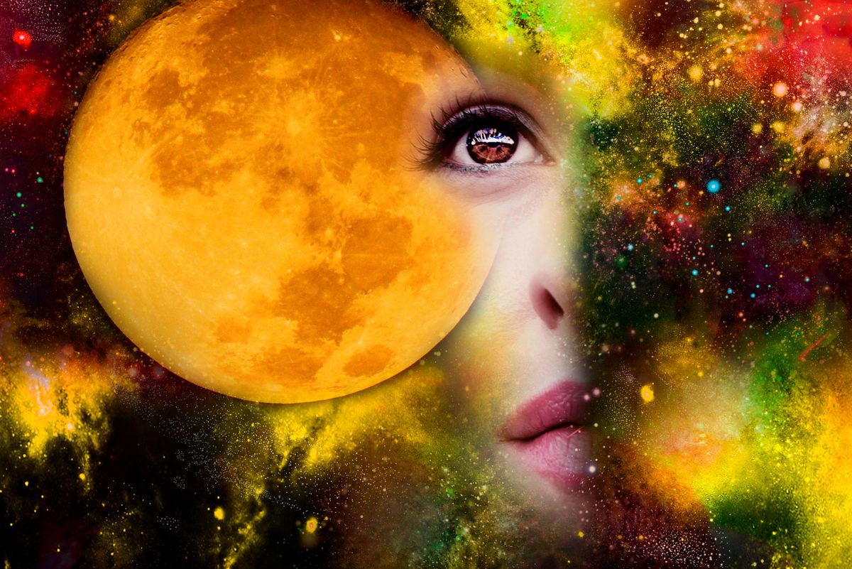 Telihold és szuperhold a Kos jegyében Full,Moon,In,Space,And,Woman